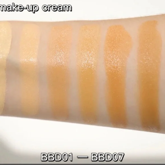 Cream Compact Foundation - Picture 4 of 5
